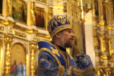 Епископ Леонтий совершил утреню с чтением Акафиста Пресвятой Богородице в Казанском соборе