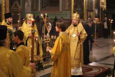 В канун Недели 31-й по Пятидесятнице владыка Леонтий совершил всенощное бдение в Казанском соборе