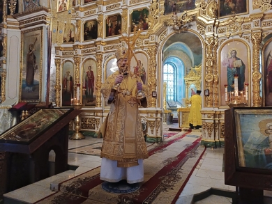 В Неделю 25-ю по Пятидесятнице епископ Леонтий совершил Литургию в Казанском соборе